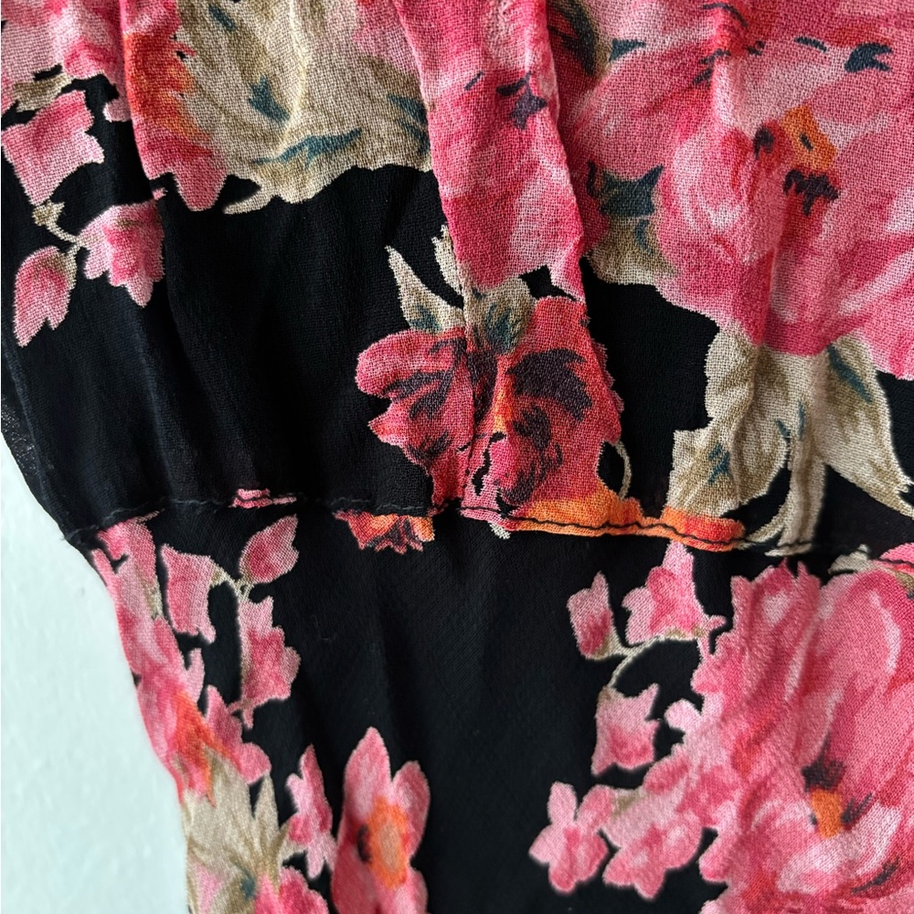 NWOT floral rayon crinkle midi dress red floral rose asymmetrical flouncy Vneck - Picture 6 of 8